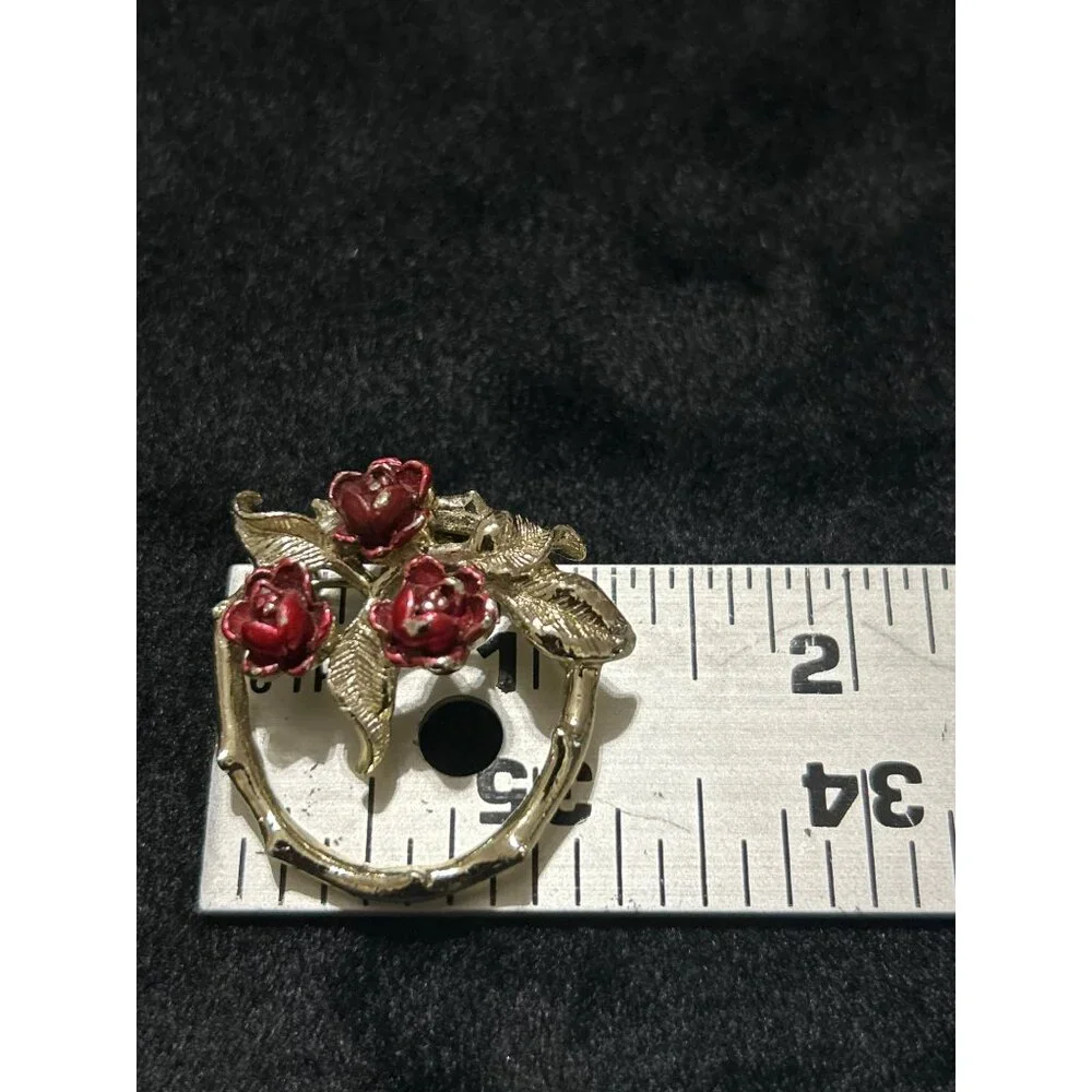 Vintage Gerrys Gold-Tone Circle Pin W/ Red Enamel Roses & Leaves - Picture 5 of 7